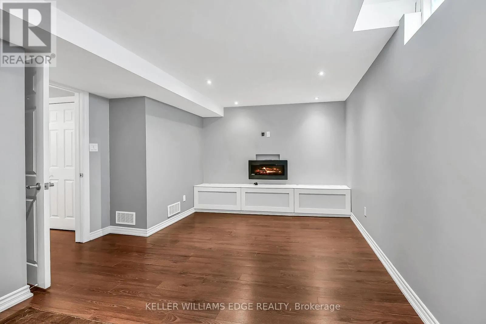 5648 EVELYN LANE