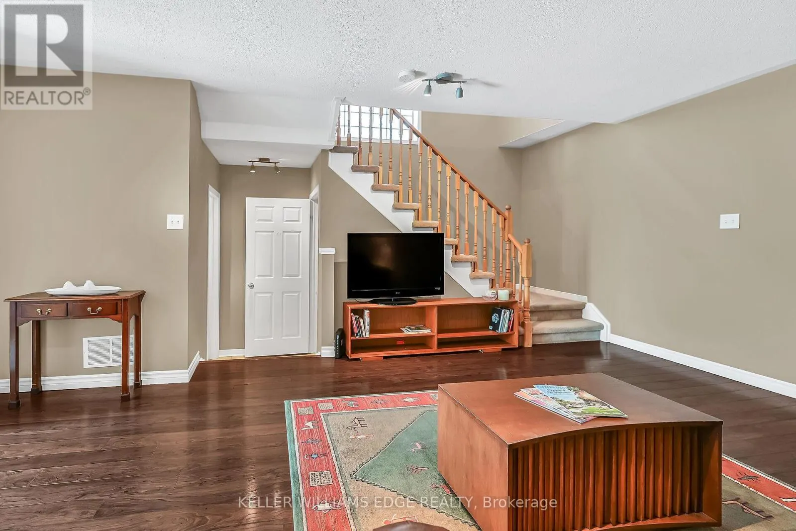 5648 EVELYN LANE