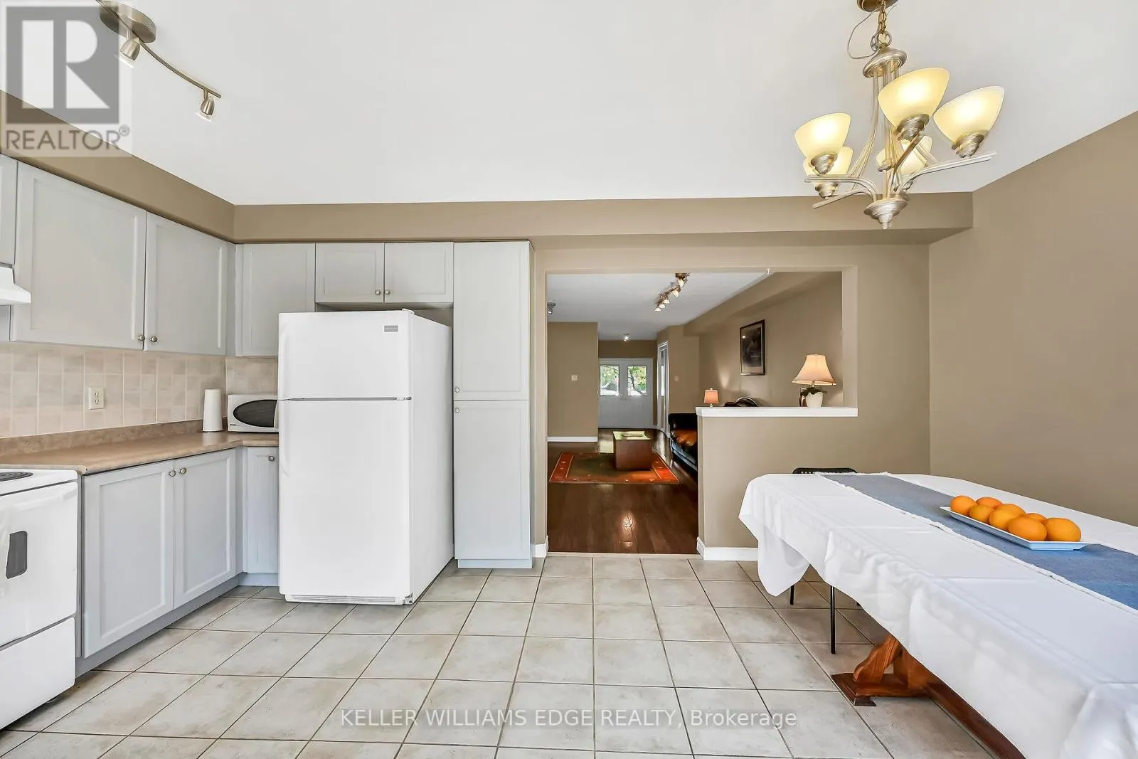 5648 EVELYN LANE
