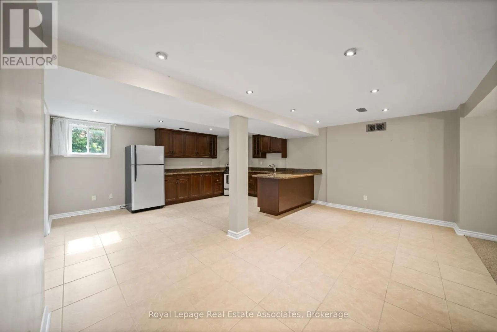 3723 TRELAWNY CIRCLE
