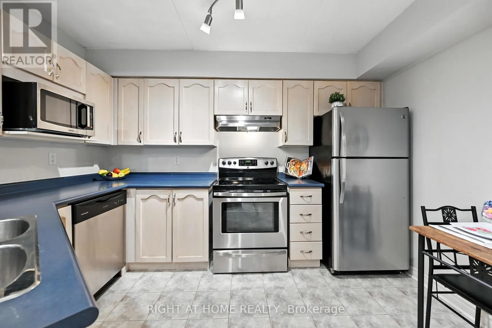 404 - 3499 UPPER MIDDLE ROAD