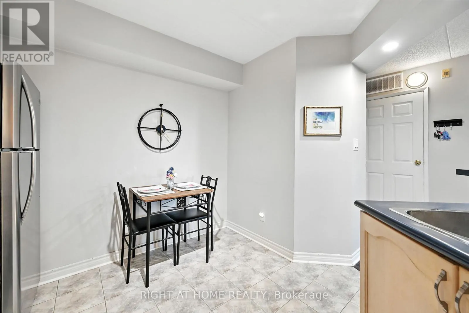 404 - 3499 UPPER MIDDLE ROAD