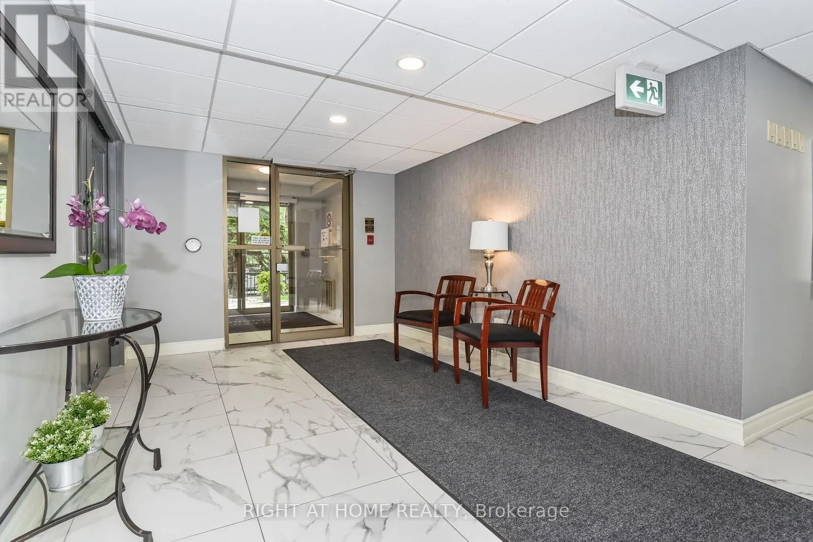 404 - 3499 UPPER MIDDLE ROAD