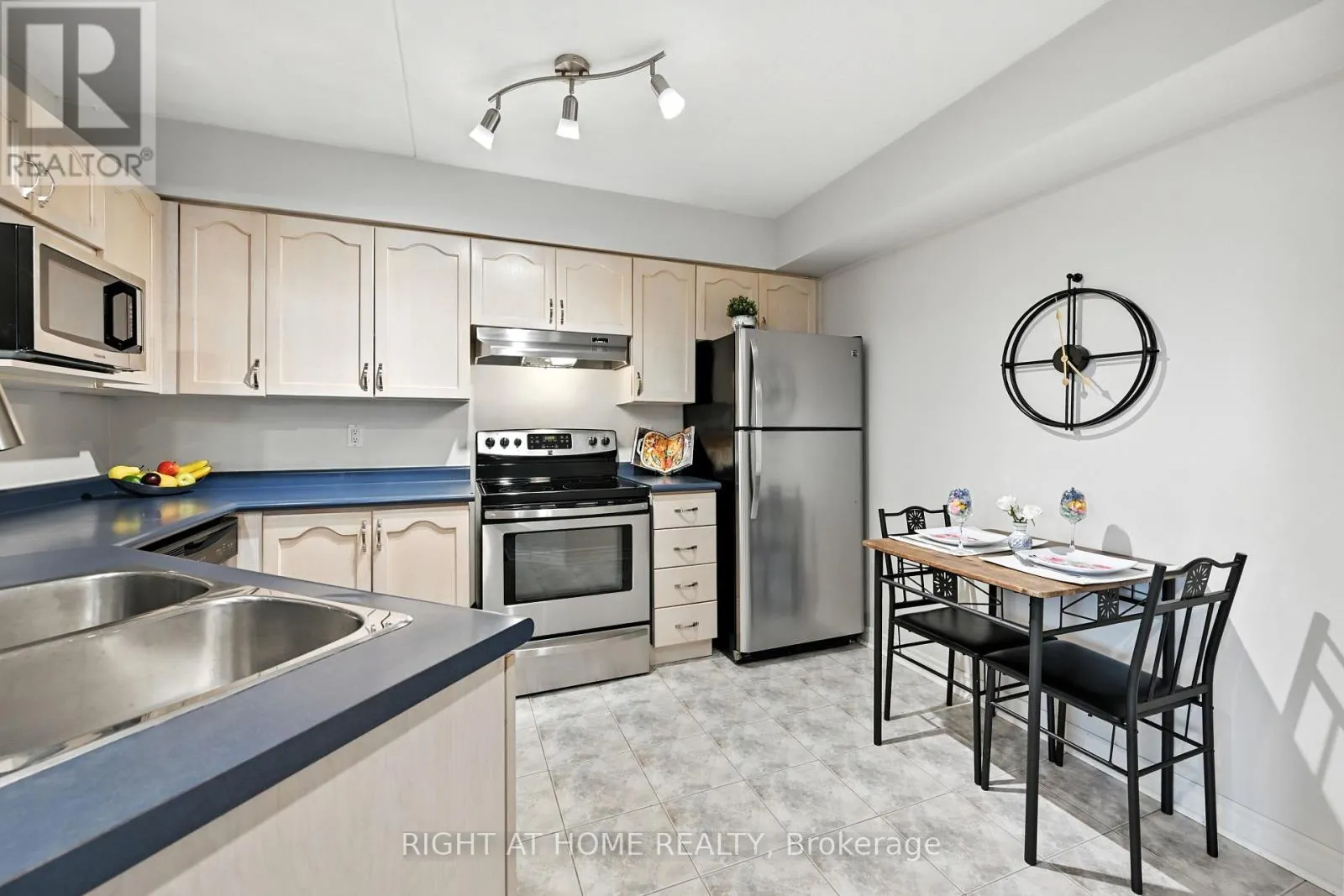 404 - 3499 UPPER MIDDLE ROAD
