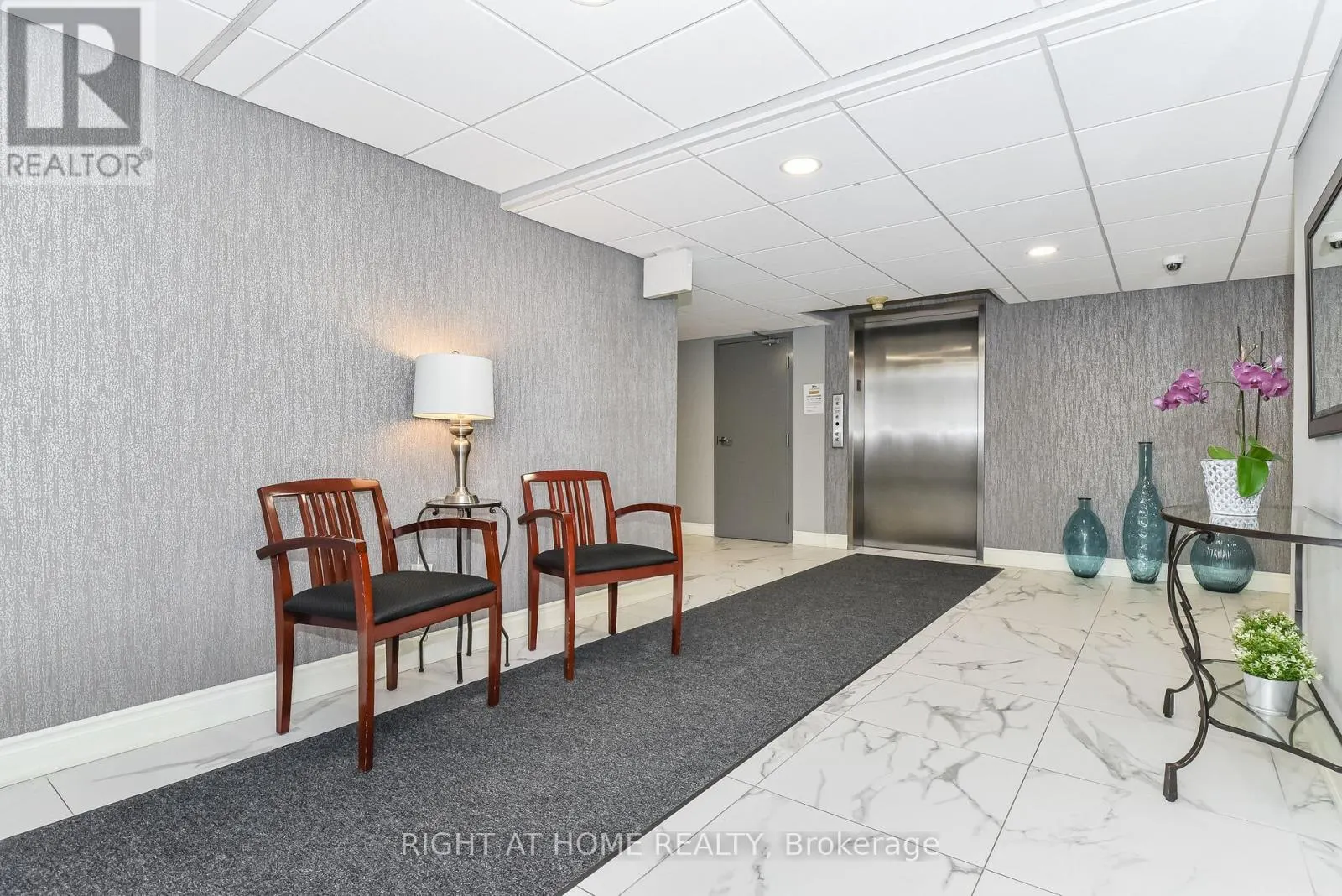 404 - 3499 UPPER MIDDLE ROAD