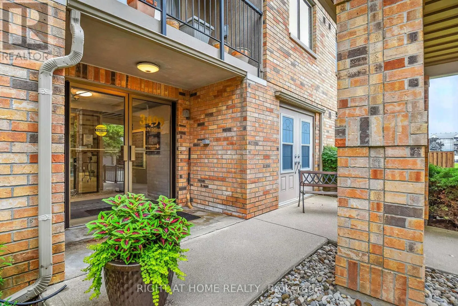 404 - 3499 UPPER MIDDLE ROAD