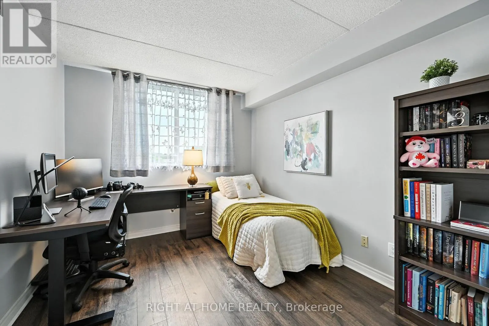 404 - 3499 UPPER MIDDLE ROAD