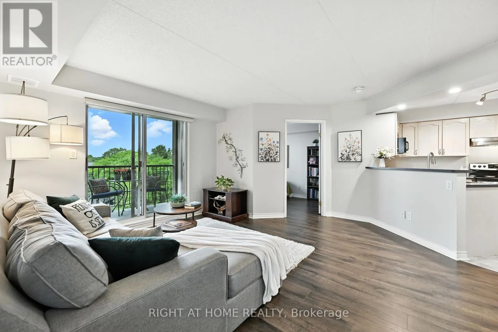 404 - 3499 UPPER MIDDLE ROAD