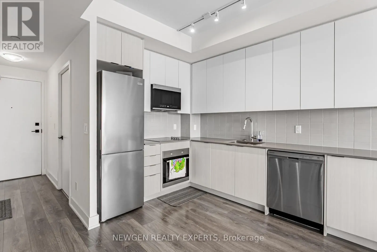 1310 - 2481 TAUNTON ROAD
