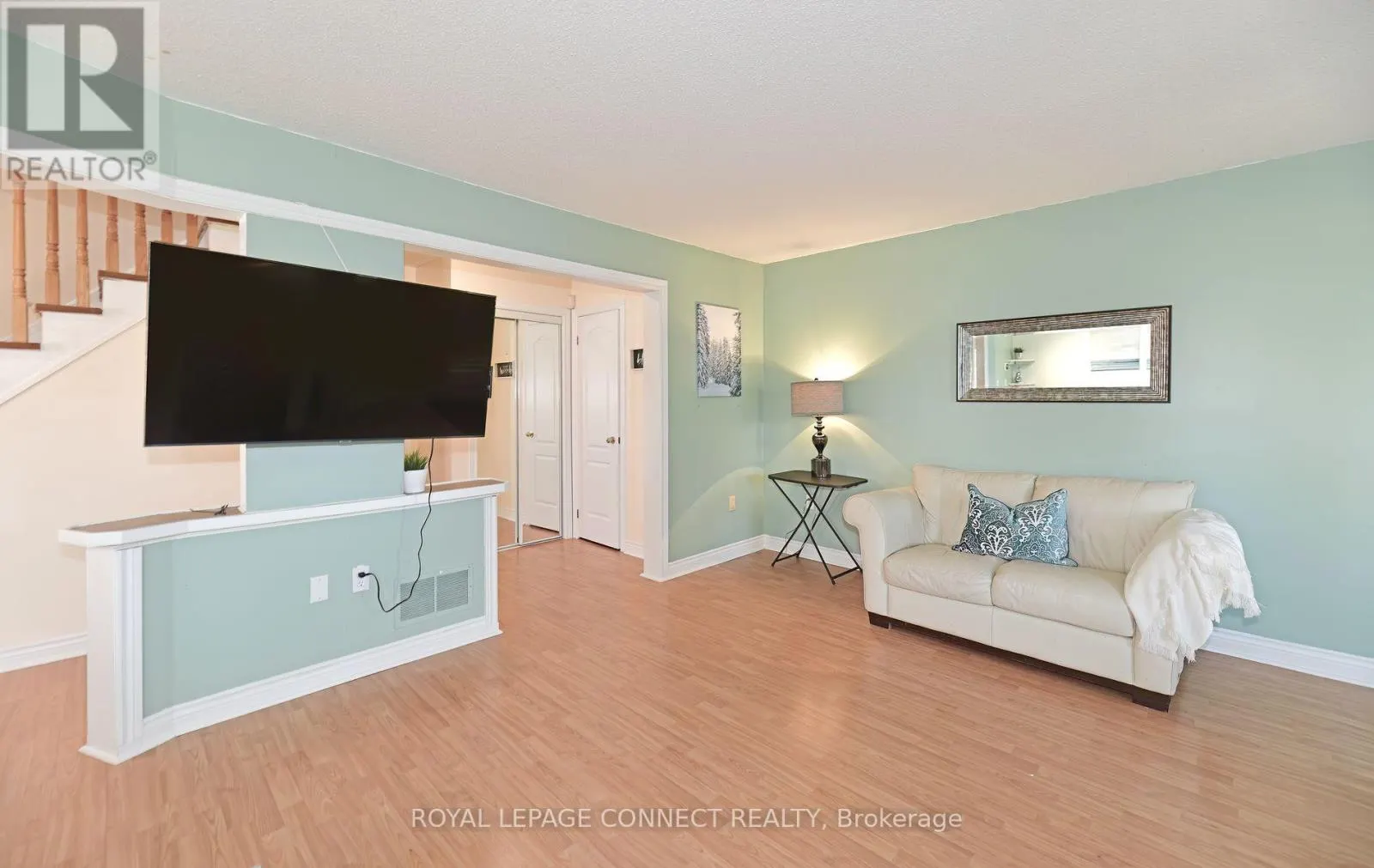 154 PRESSED BRICK DRIVE