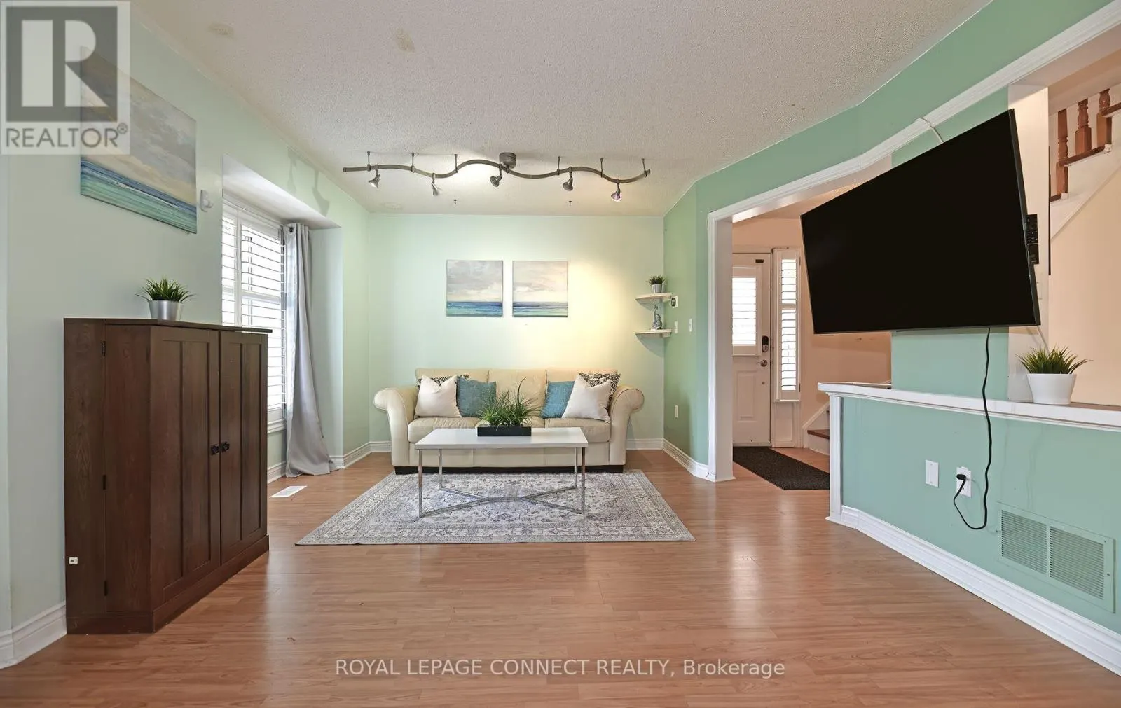 154 PRESSED BRICK DRIVE