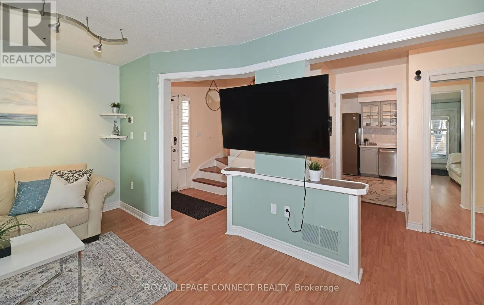 154 PRESSED BRICK DRIVE