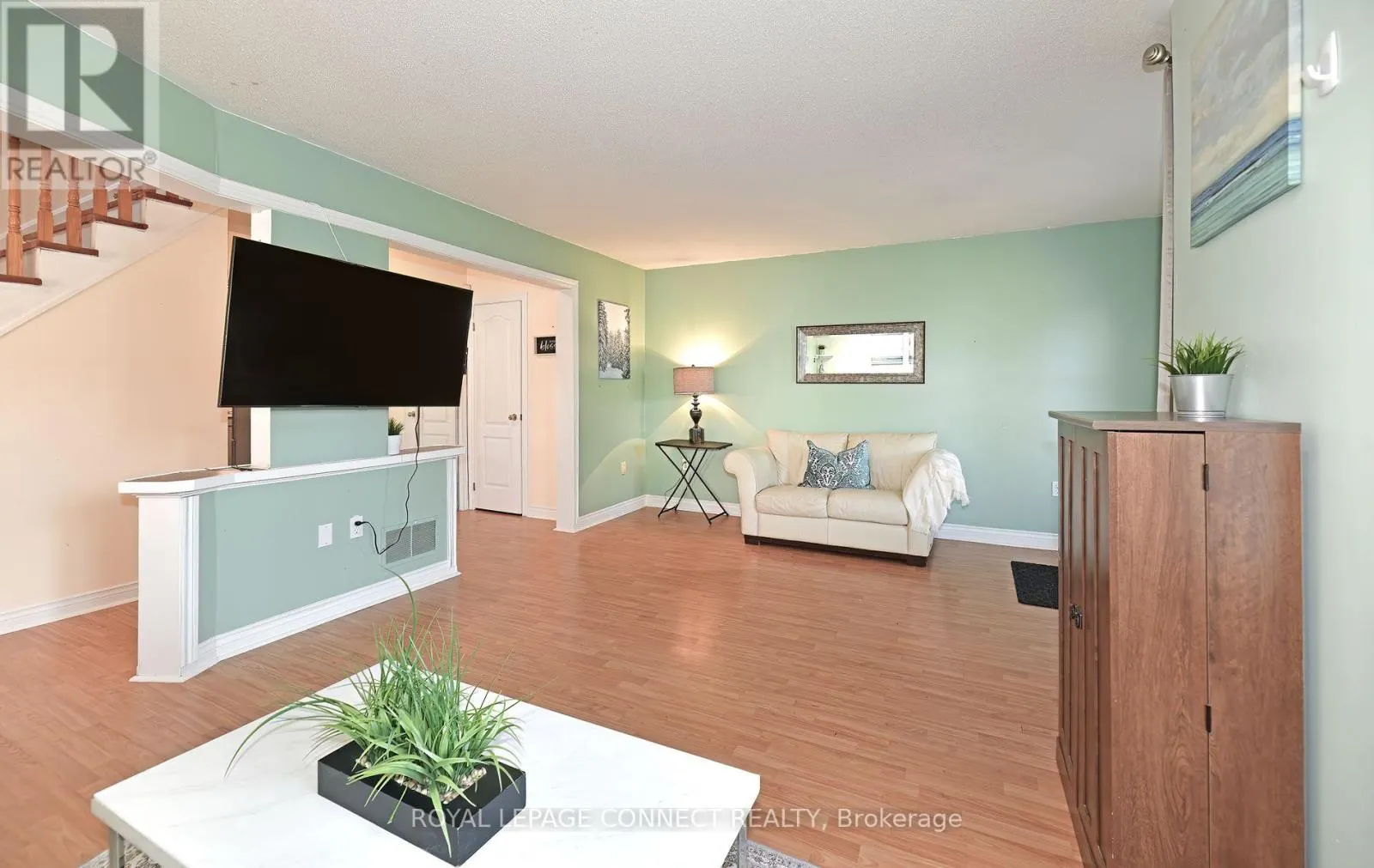 154 PRESSED BRICK DRIVE