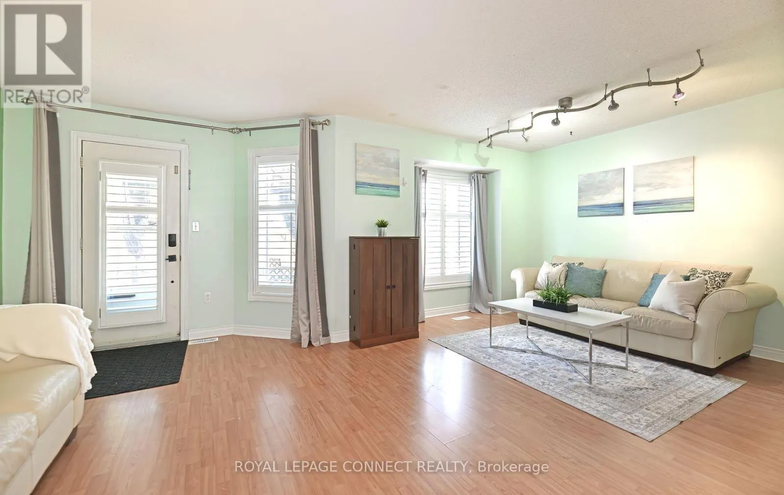 154 PRESSED BRICK DRIVE