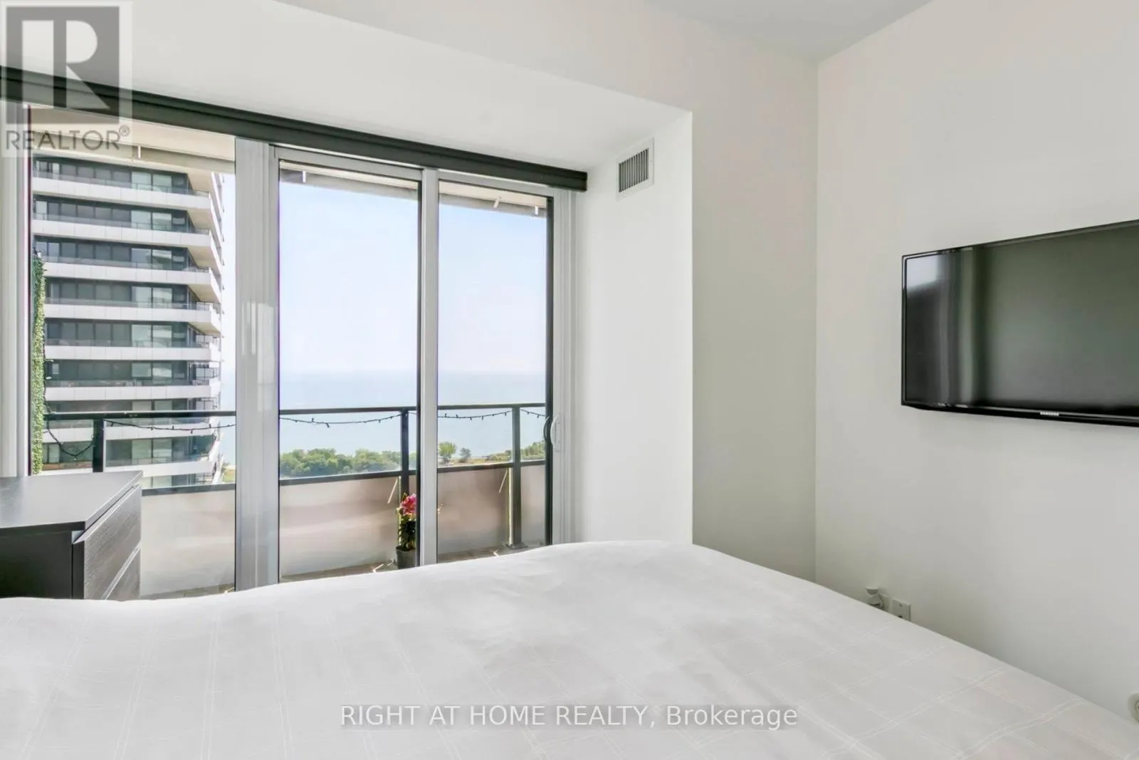 2217 - 30 SHORE BREEZE DRIVE