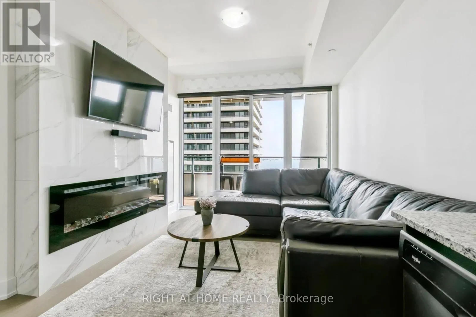 2217 - 30 SHORE BREEZE DRIVE