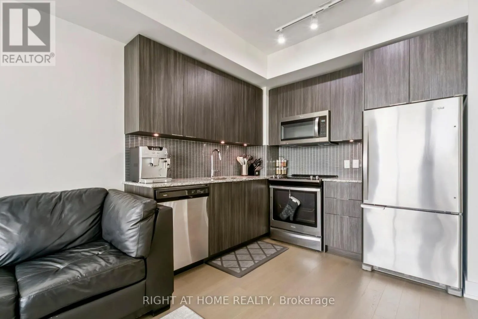 2217 - 30 SHORE BREEZE DRIVE