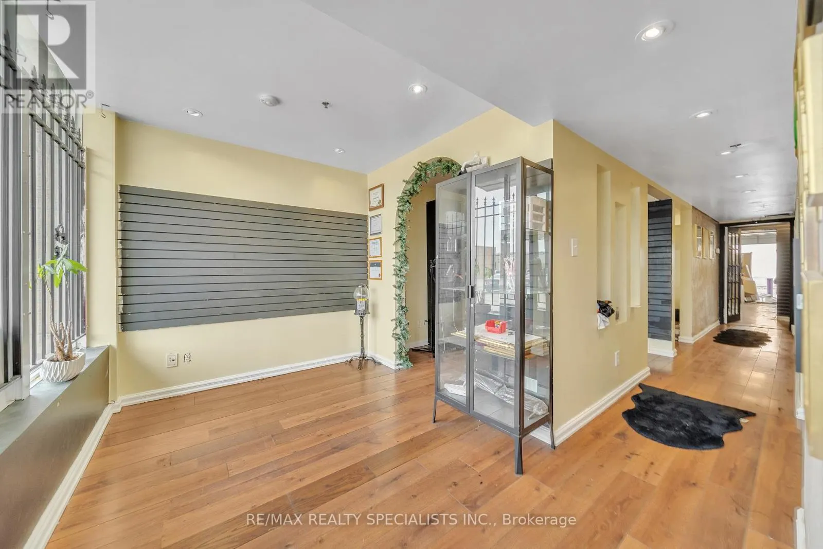 51 - 6923 STEELES AVENUE W