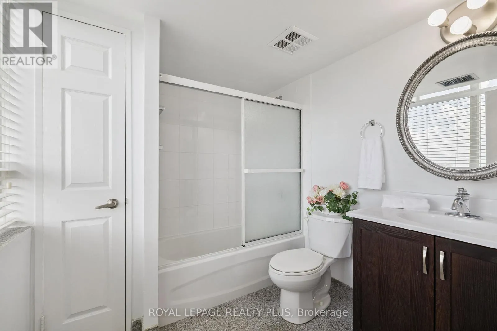 712 - 50 KINGSBRIDGE GARDEN CIRCLE