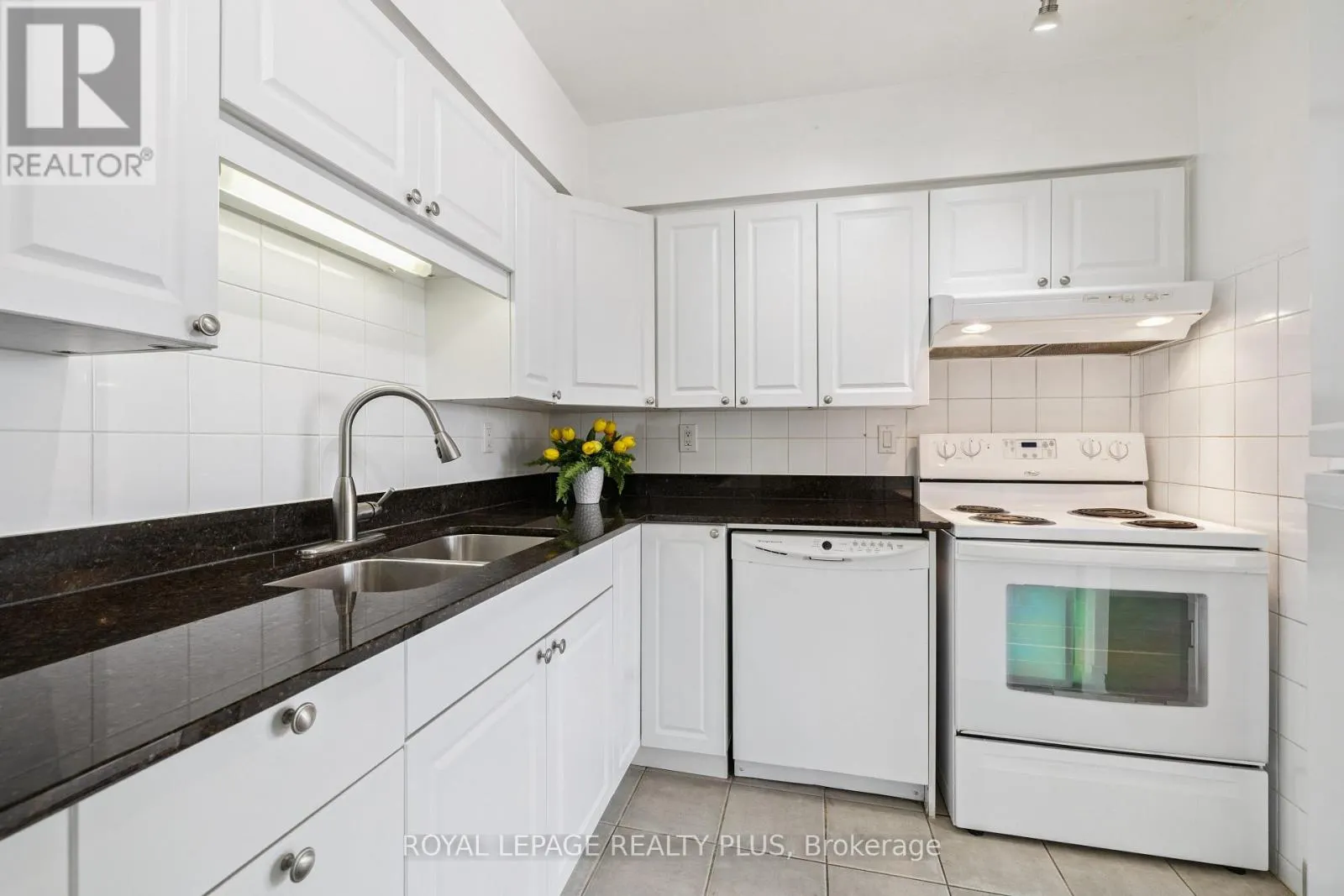 712 - 50 KINGSBRIDGE GARDEN CIRCLE