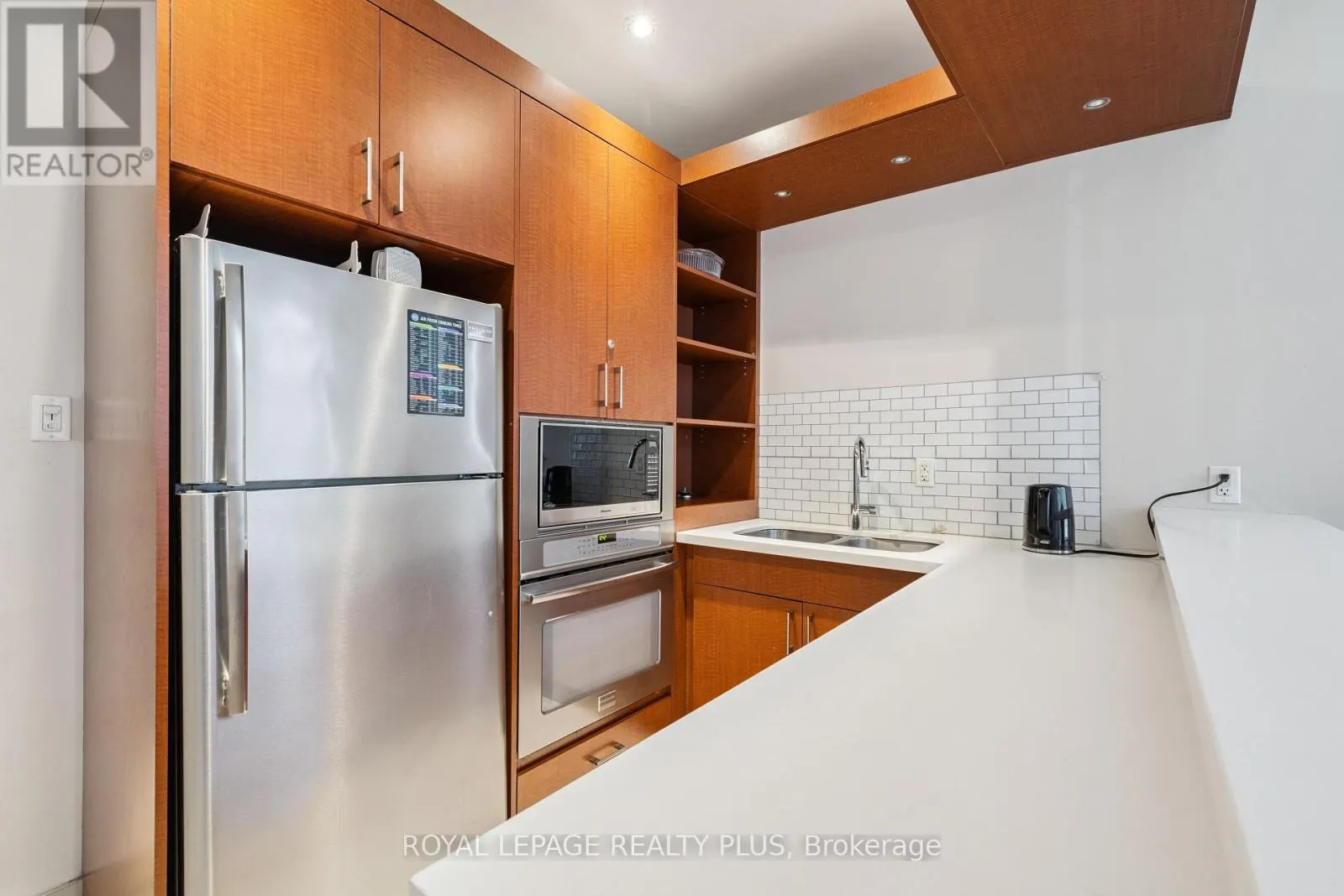712 - 50 KINGSBRIDGE GARDEN CIRCLE