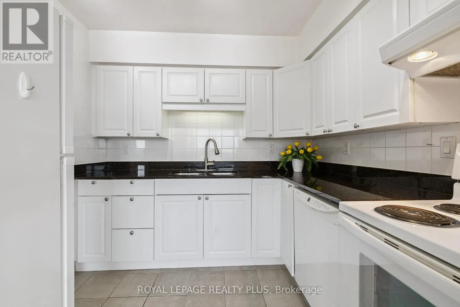 712 - 50 KINGSBRIDGE GARDEN CIRCLE