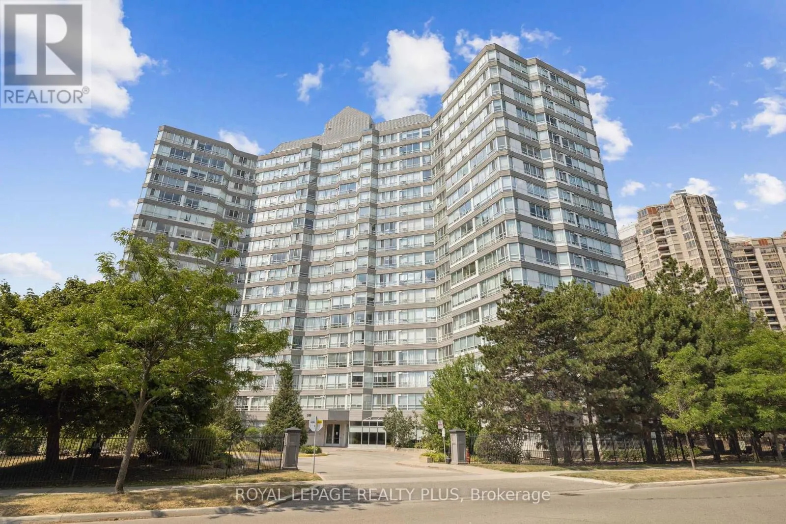 712 - 50 KINGSBRIDGE GARDEN CIRCLE