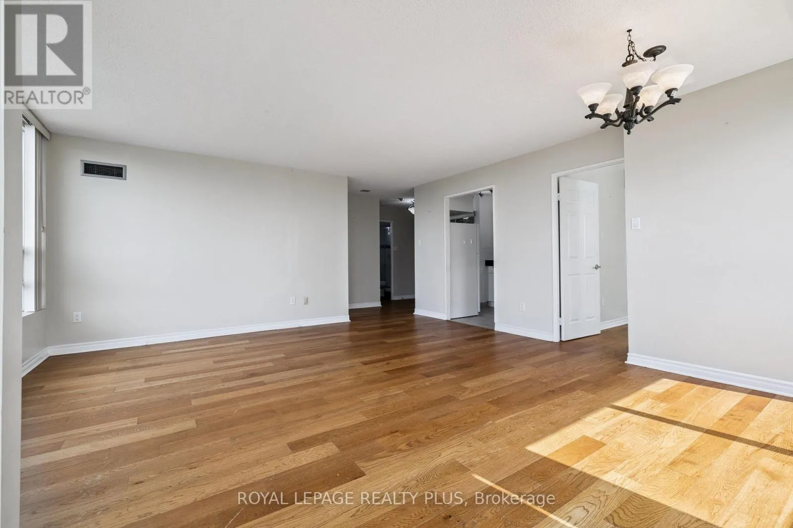 712 - 50 KINGSBRIDGE GARDEN CIRCLE