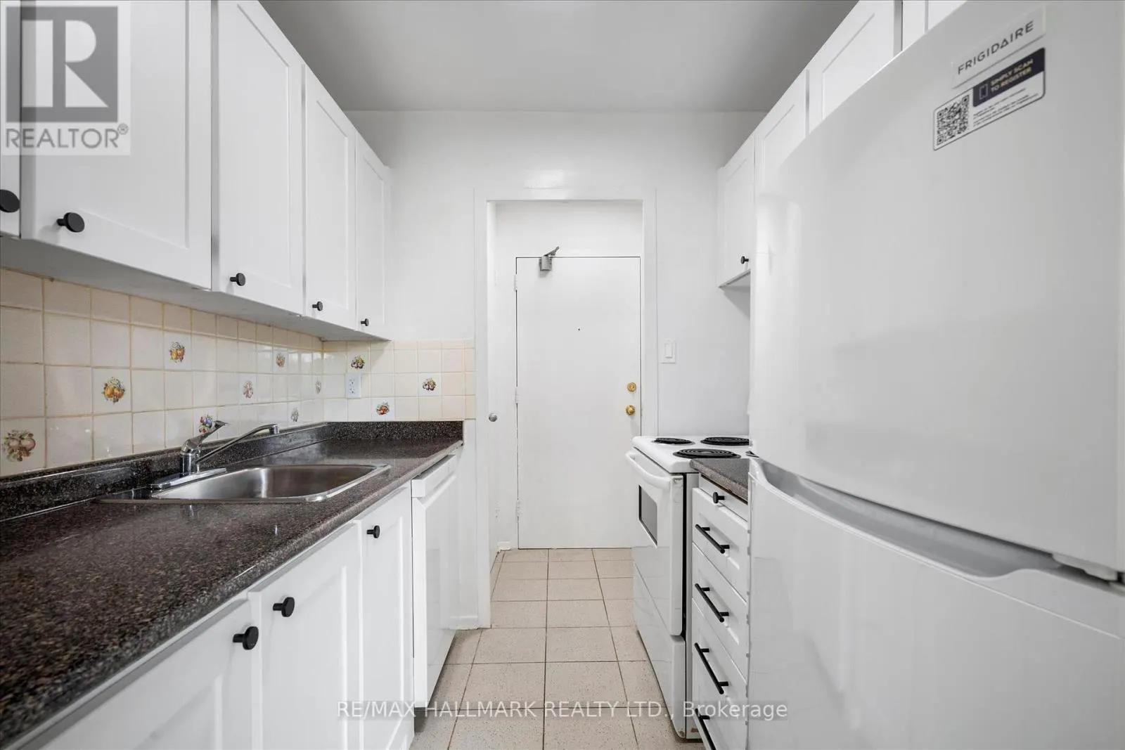 404 - 3320 FIELDGATE DRIVE