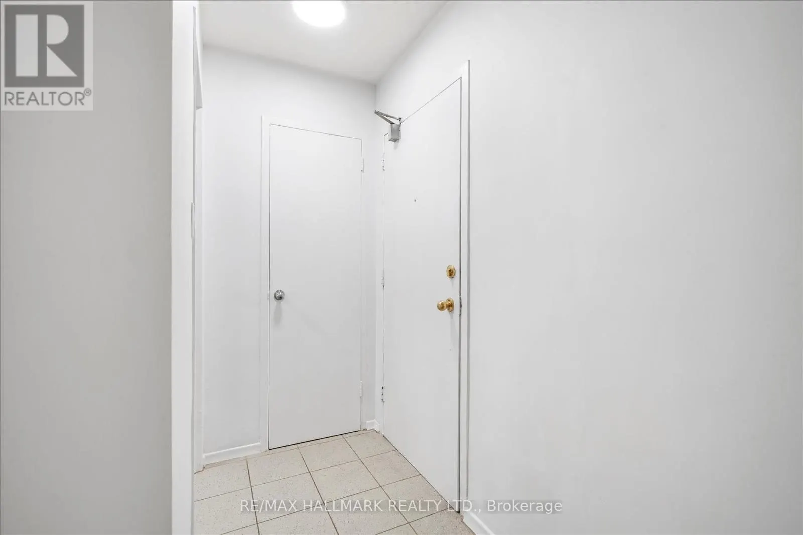 404 - 3320 FIELDGATE DRIVE
