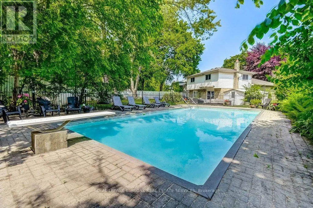 652 AUBURN CRESCENT
