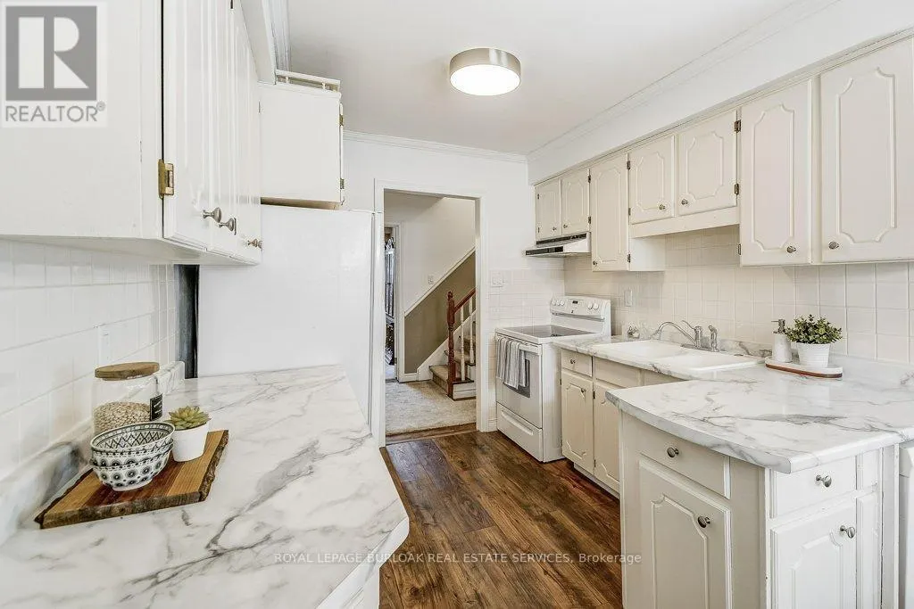 652 AUBURN CRESCENT