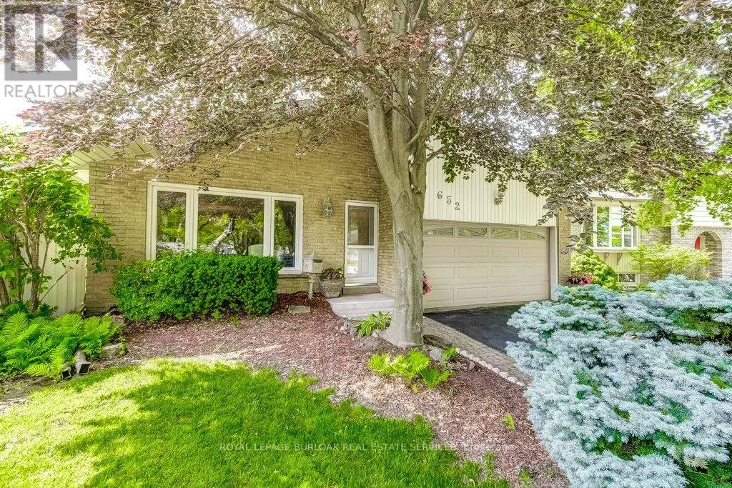 652 AUBURN CRESCENT