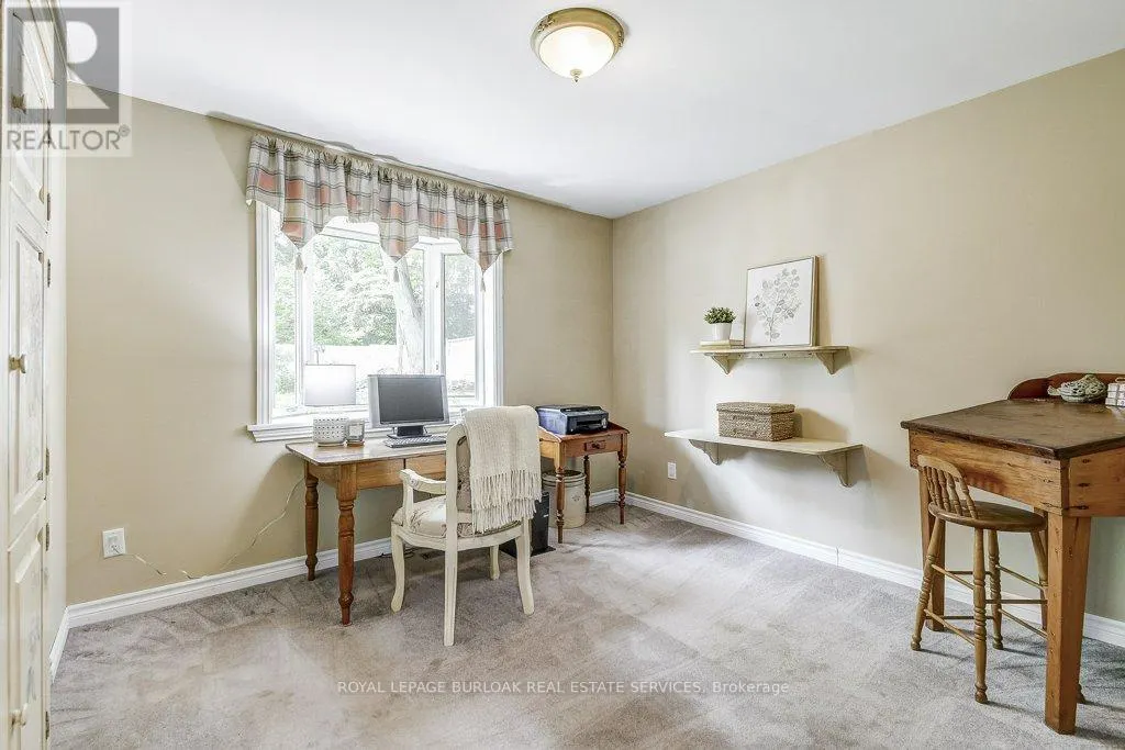652 AUBURN CRESCENT