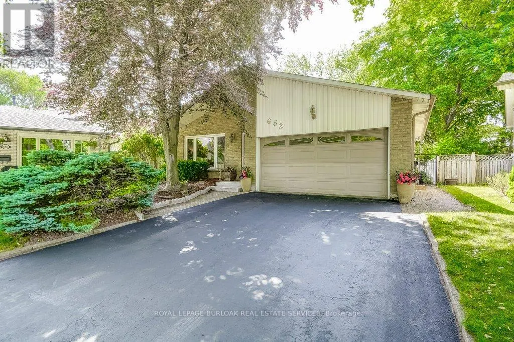 652 AUBURN CRESCENT