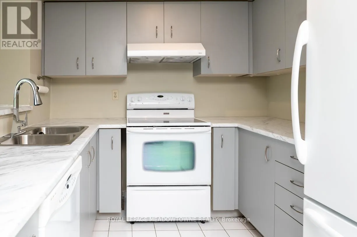 902 - 2155 BURNHAMTHORPE ROAD W