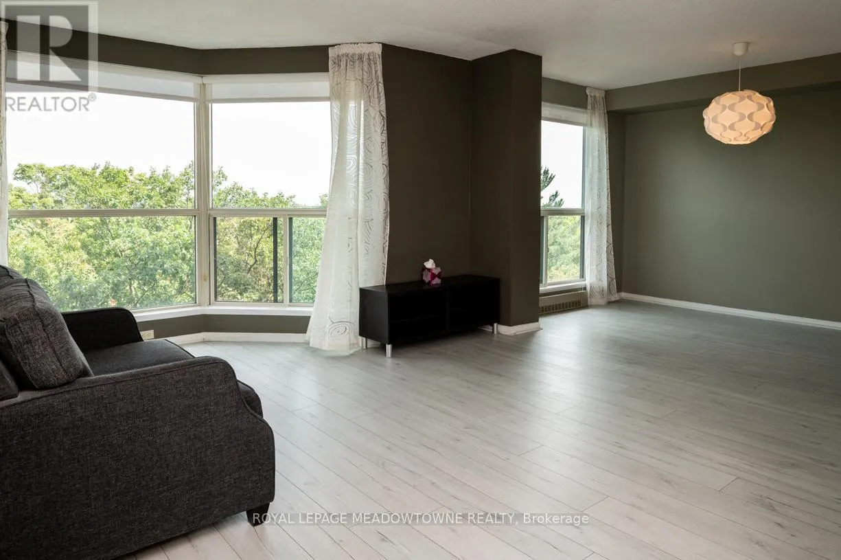 902 - 2155 BURNHAMTHORPE ROAD W