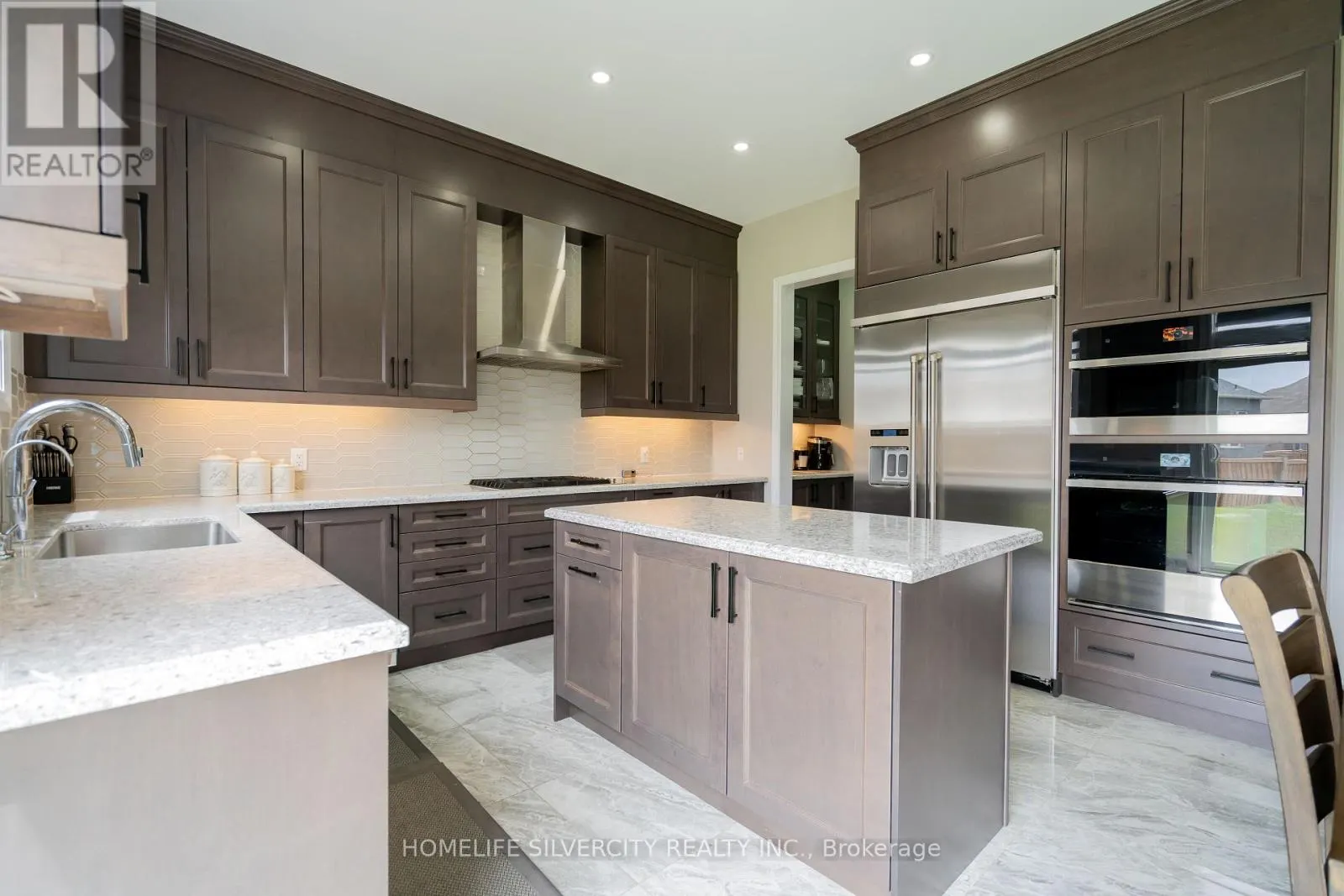 15 MOONSTRUCK STREET NE