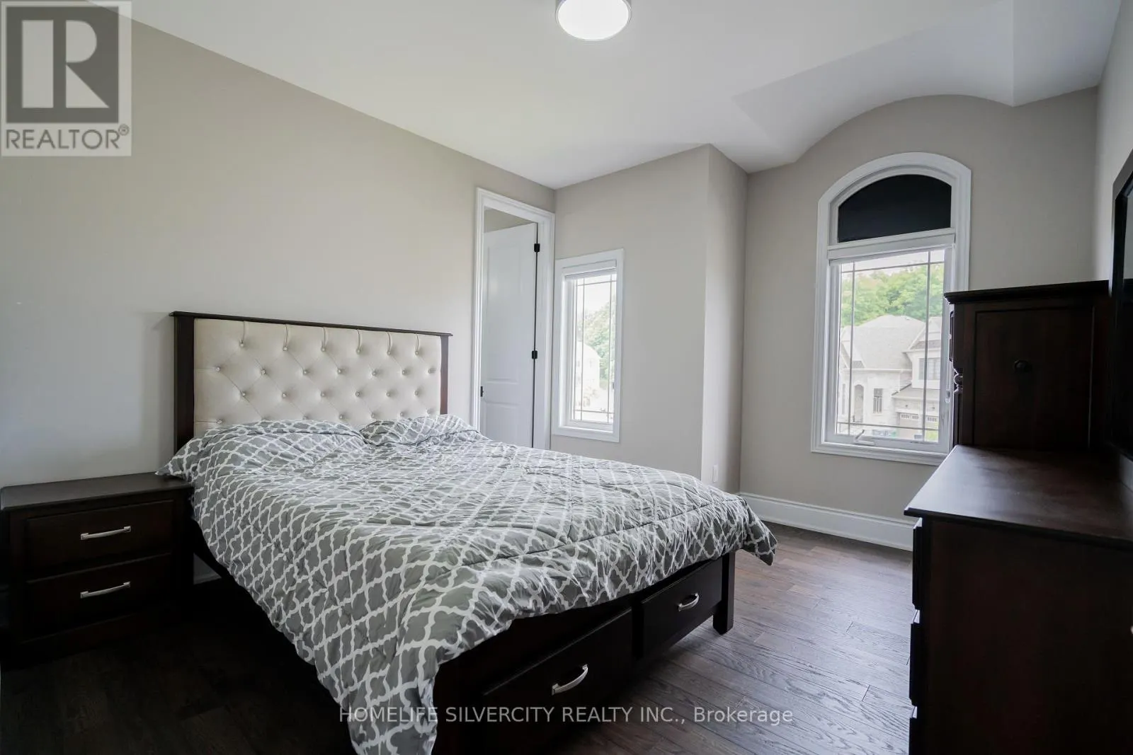 15 MOONSTRUCK STREET NE