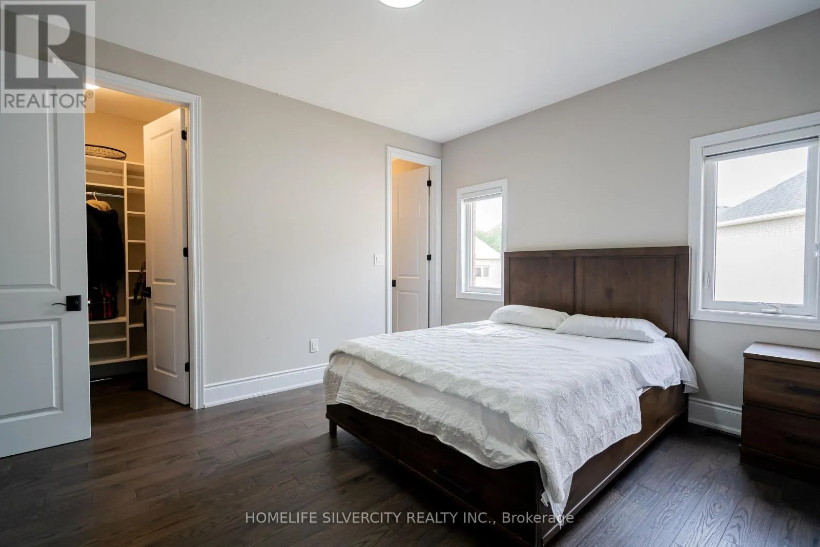 15 MOONSTRUCK STREET NE