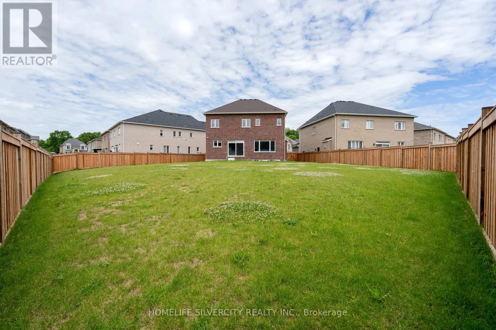 15 MOONSTRUCK STREET NE