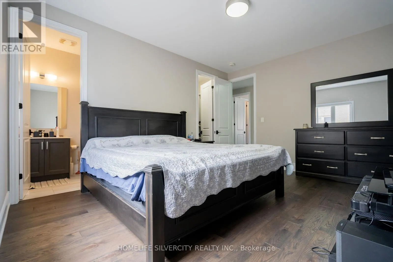 15 MOONSTRUCK STREET NE