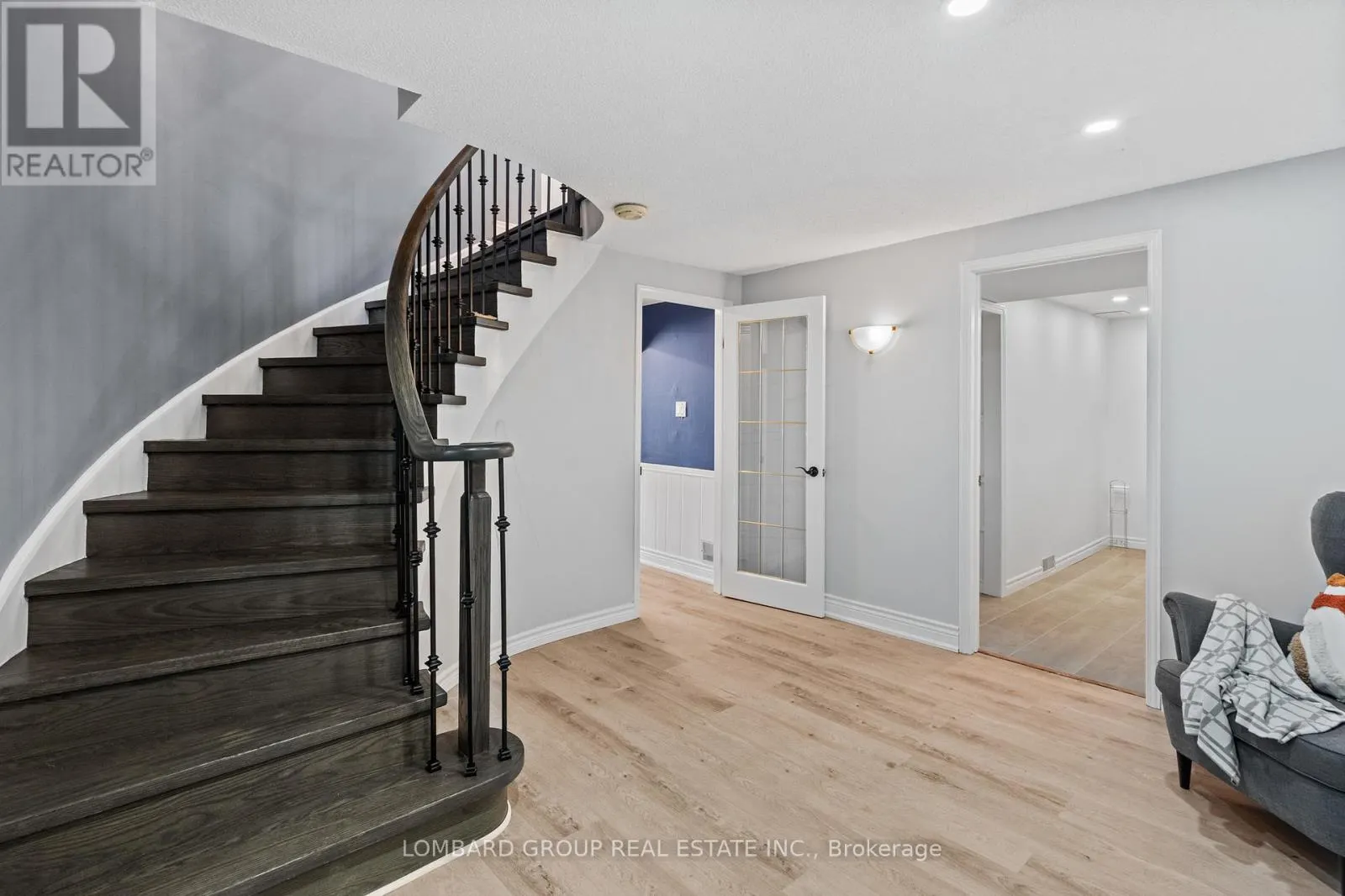 10 WHITMORE COURT