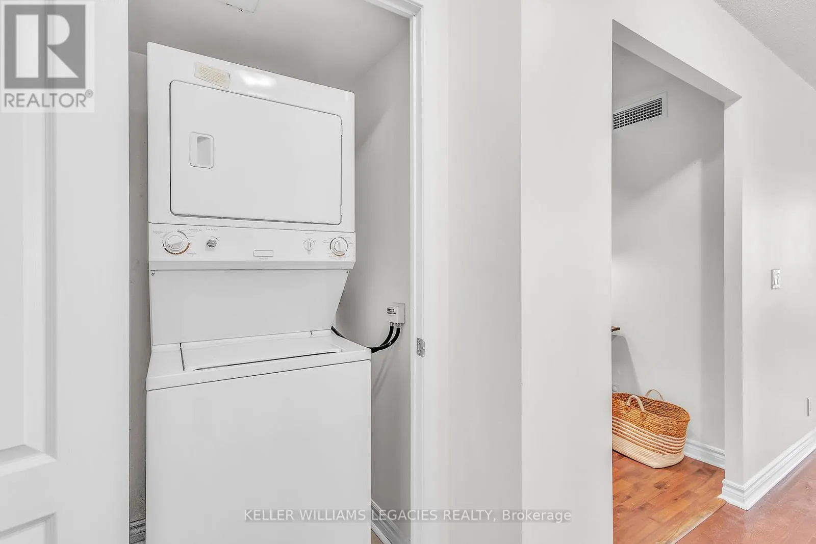 2013 - 33 ELM DRIVE W