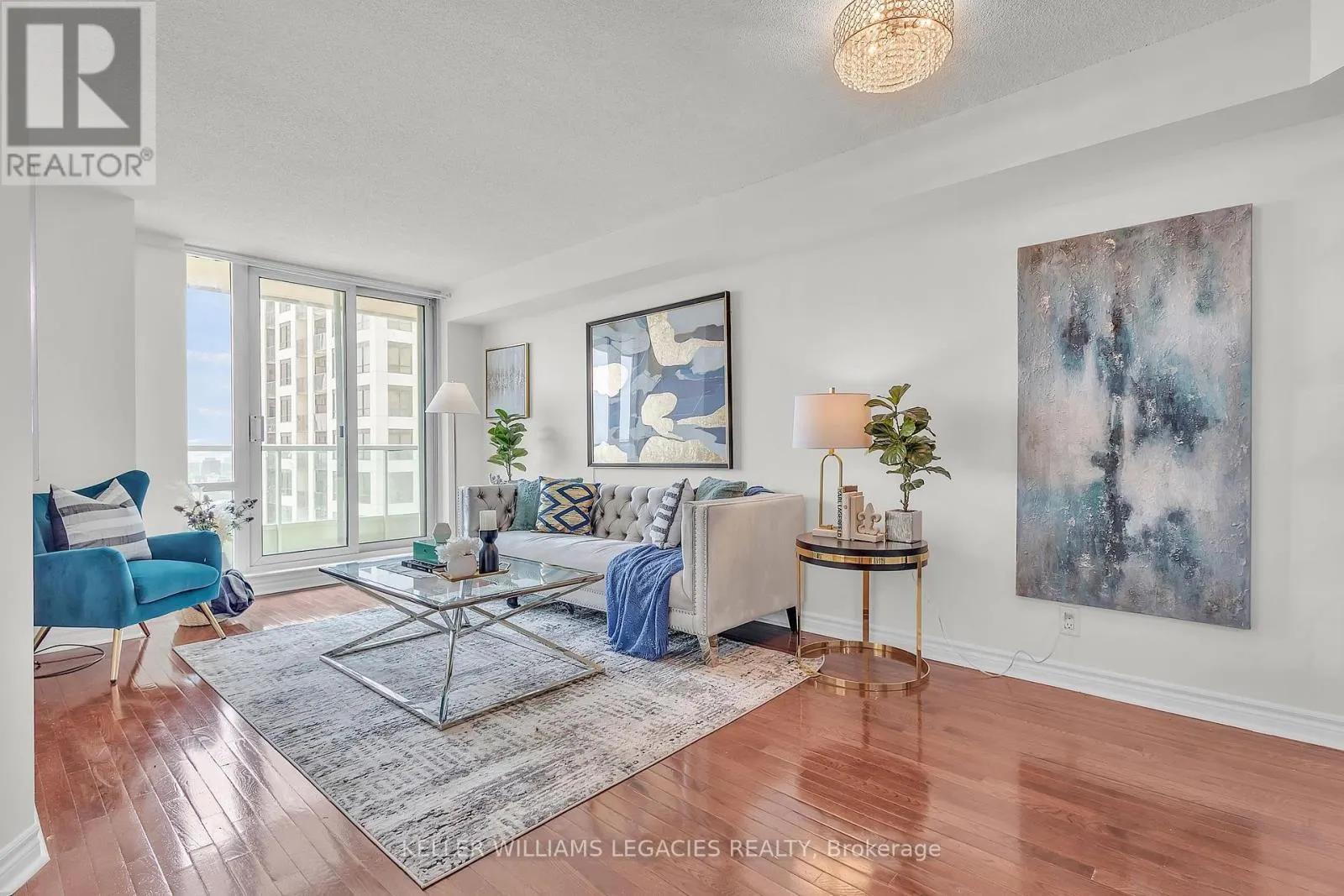 2013 - 33 ELM DRIVE W