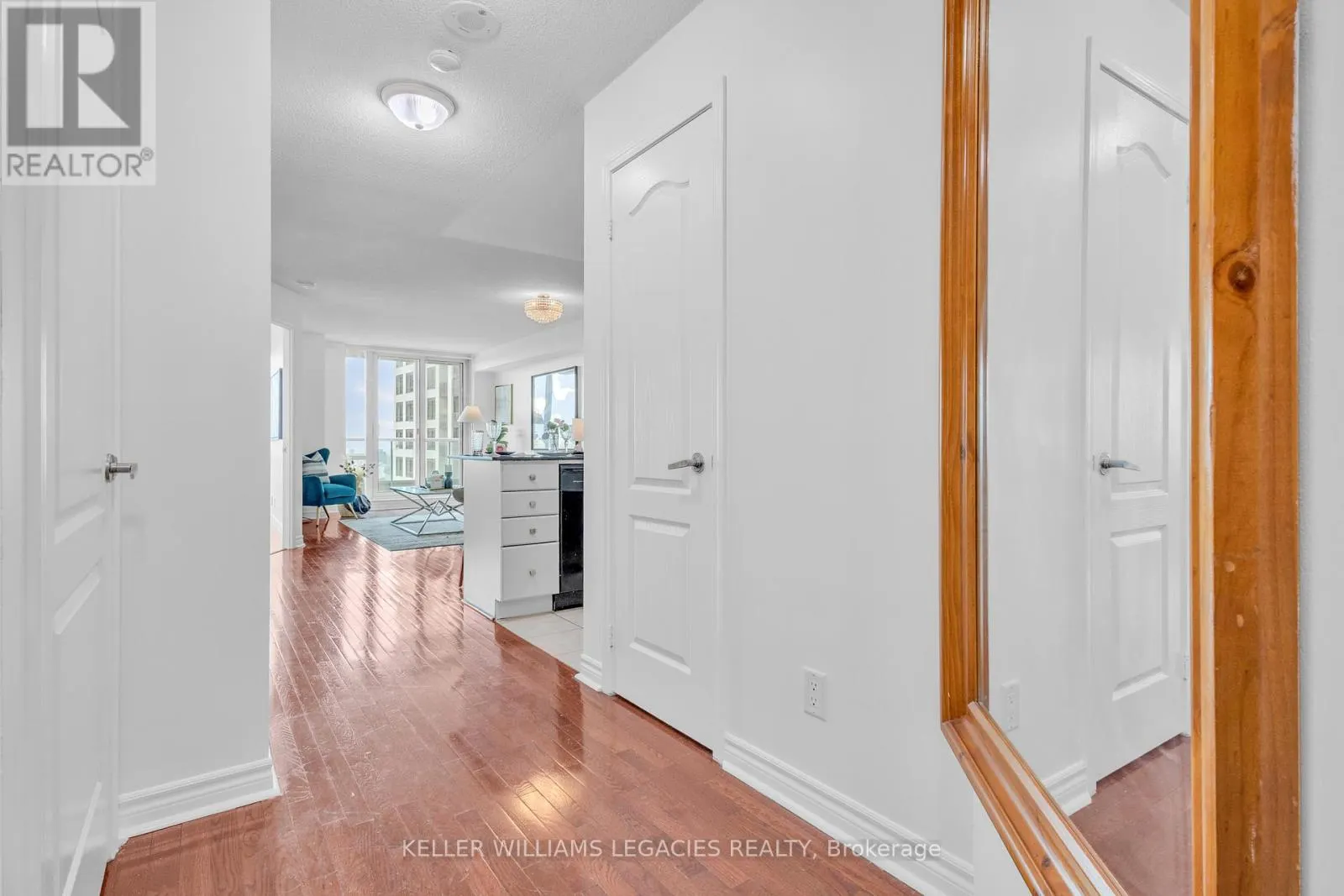 2013 - 33 ELM DRIVE W