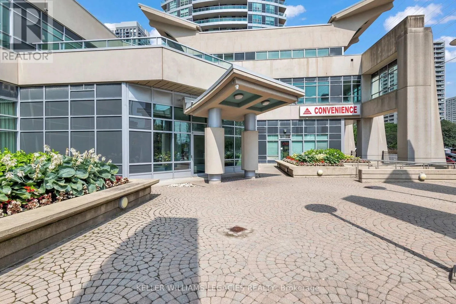 2013 - 33 ELM DRIVE W