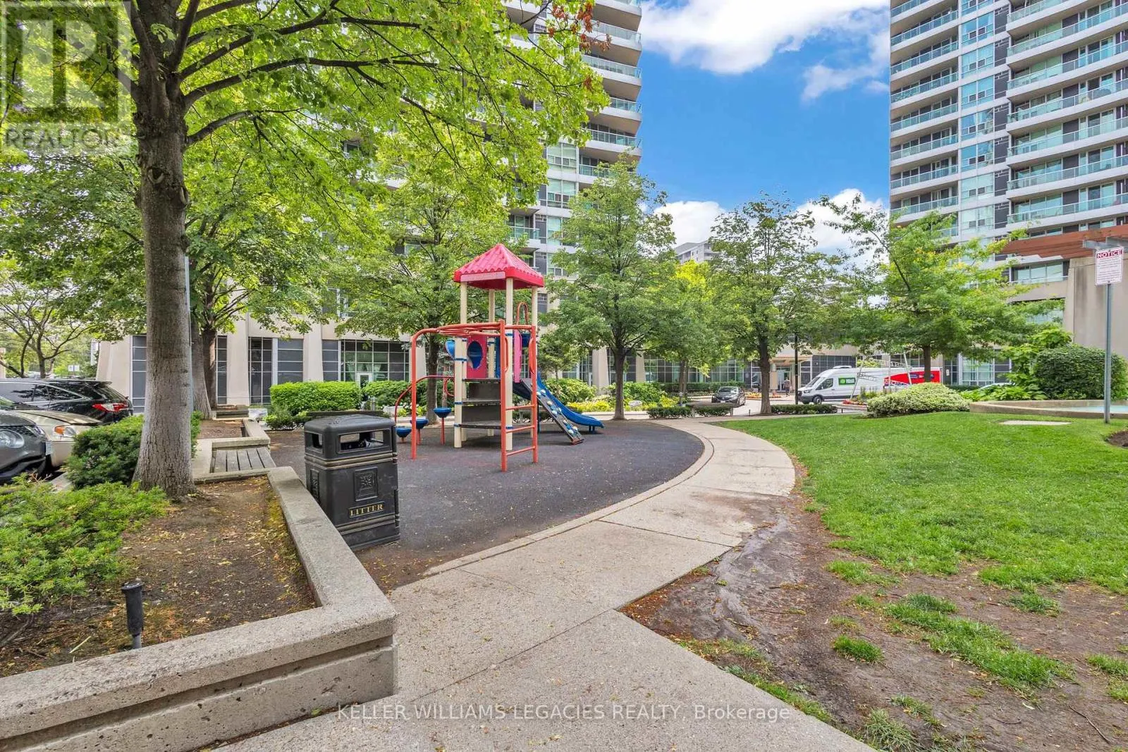 2013 - 33 ELM DRIVE W