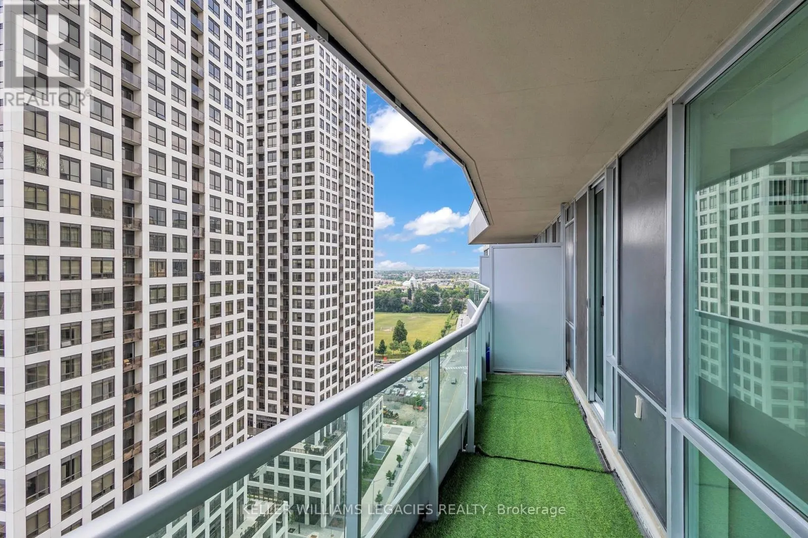 2013 - 33 ELM DRIVE W