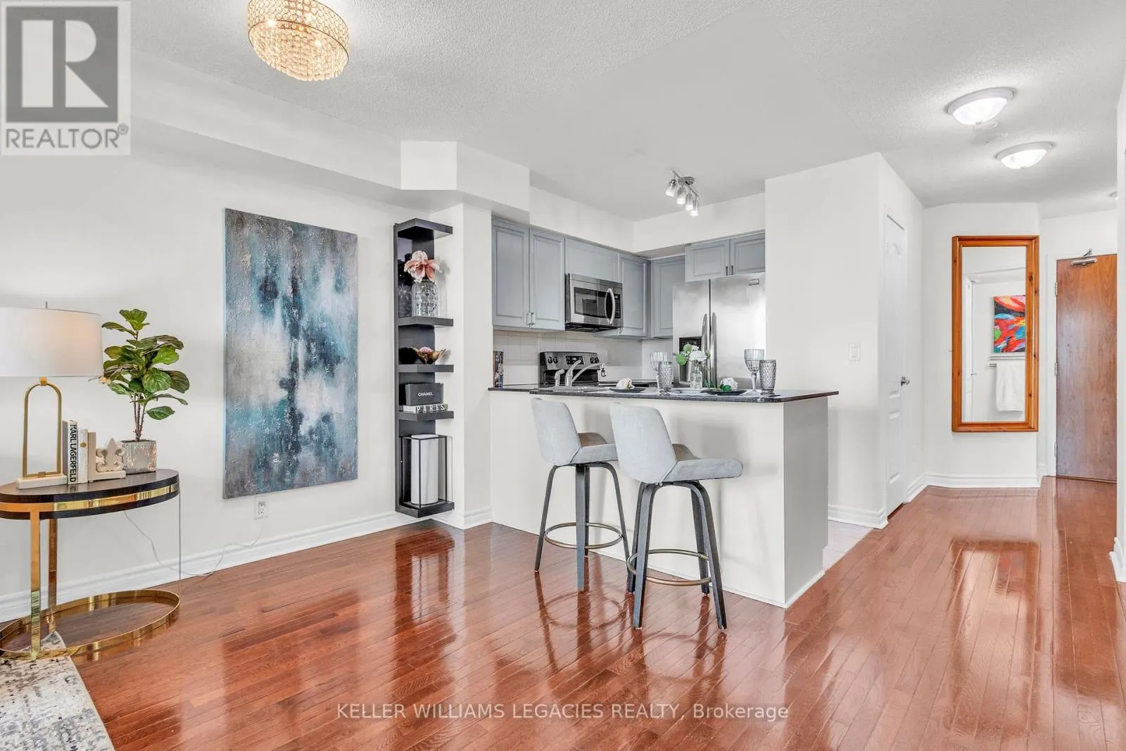2013 - 33 ELM DRIVE W